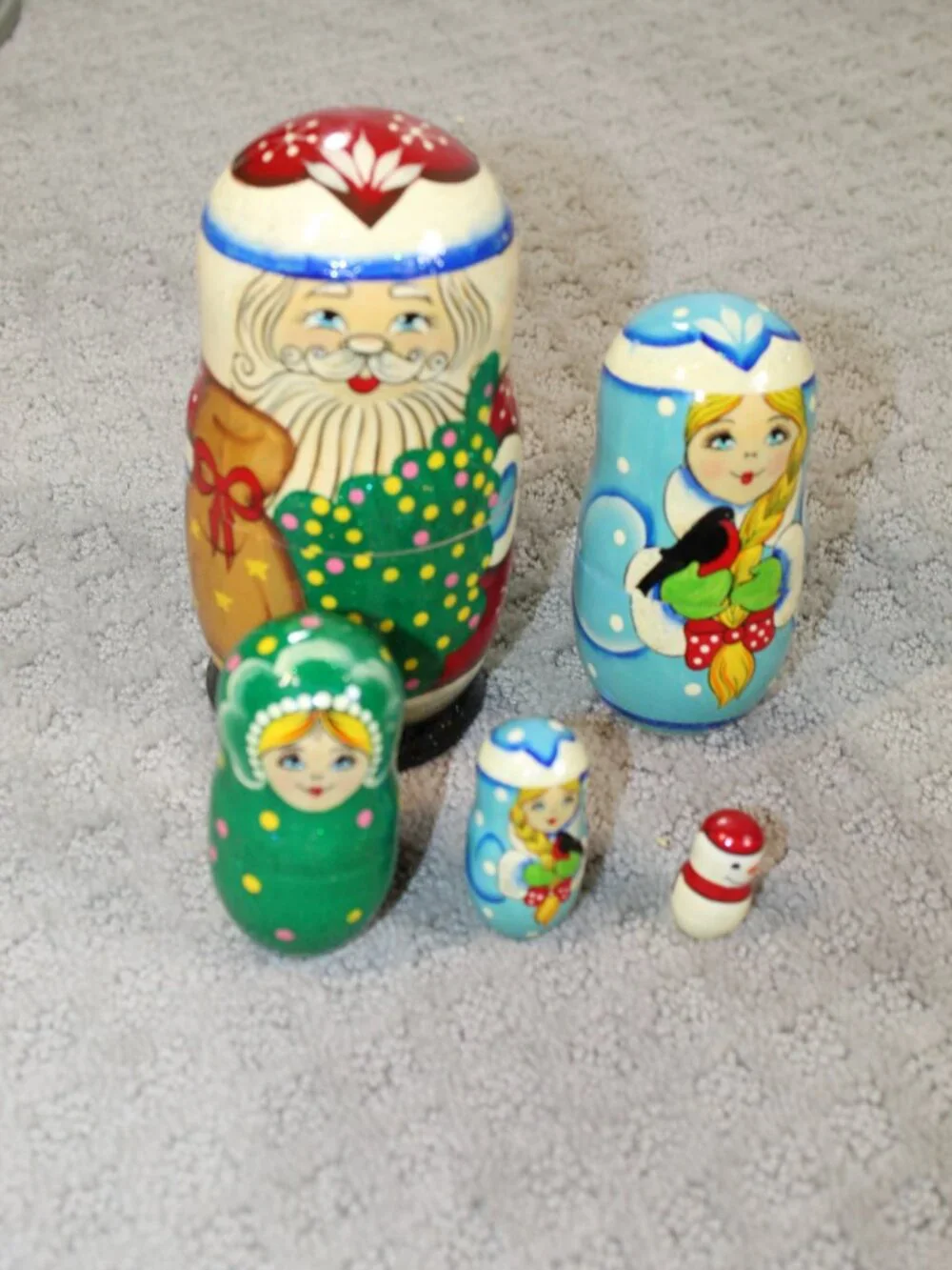 Set of 5 Signed Russian Nesting Santa with Christmas Tree 6.5